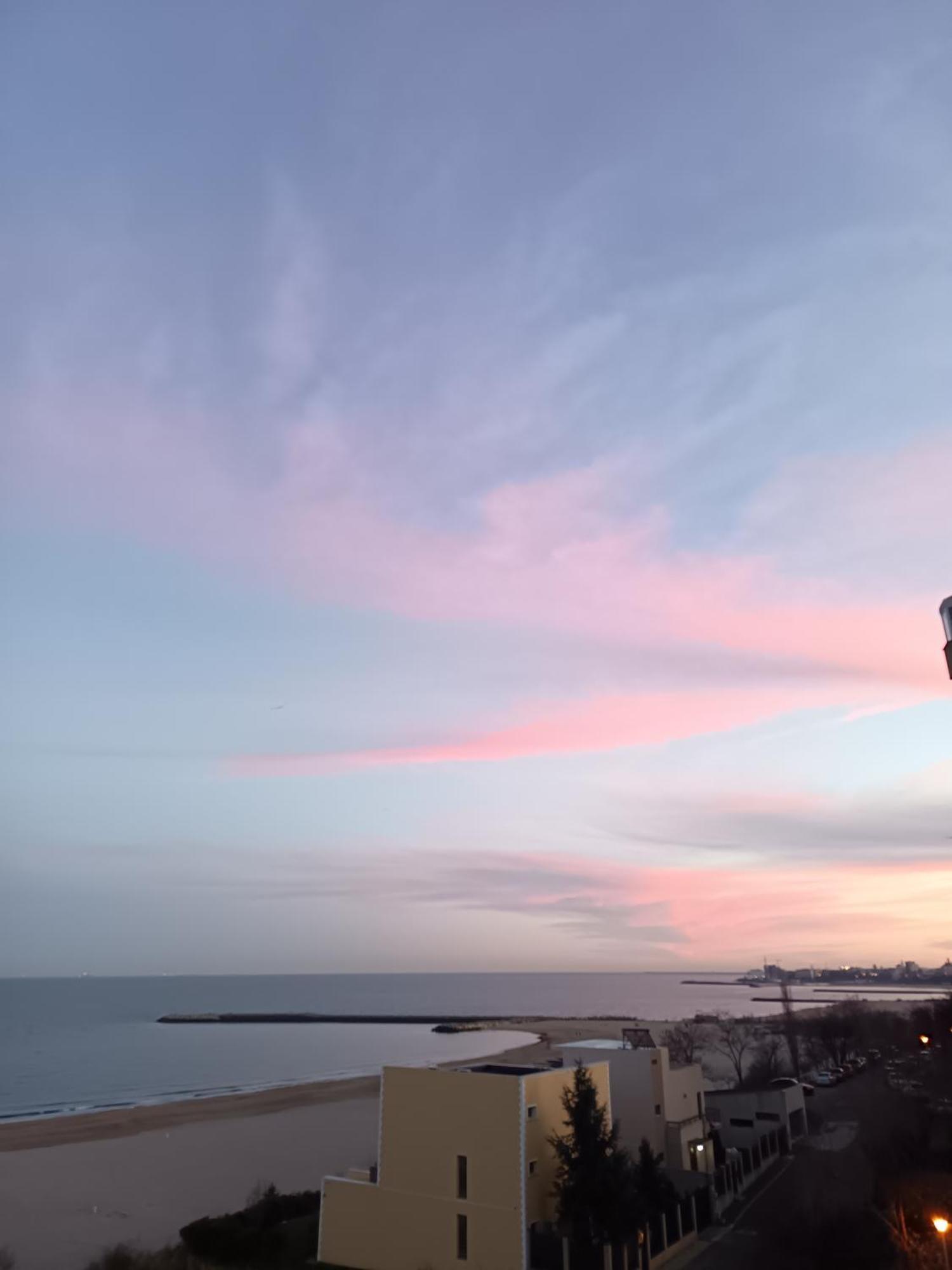 Sunrise Beachfront Relax Residence Констанца Екстериор снимка
